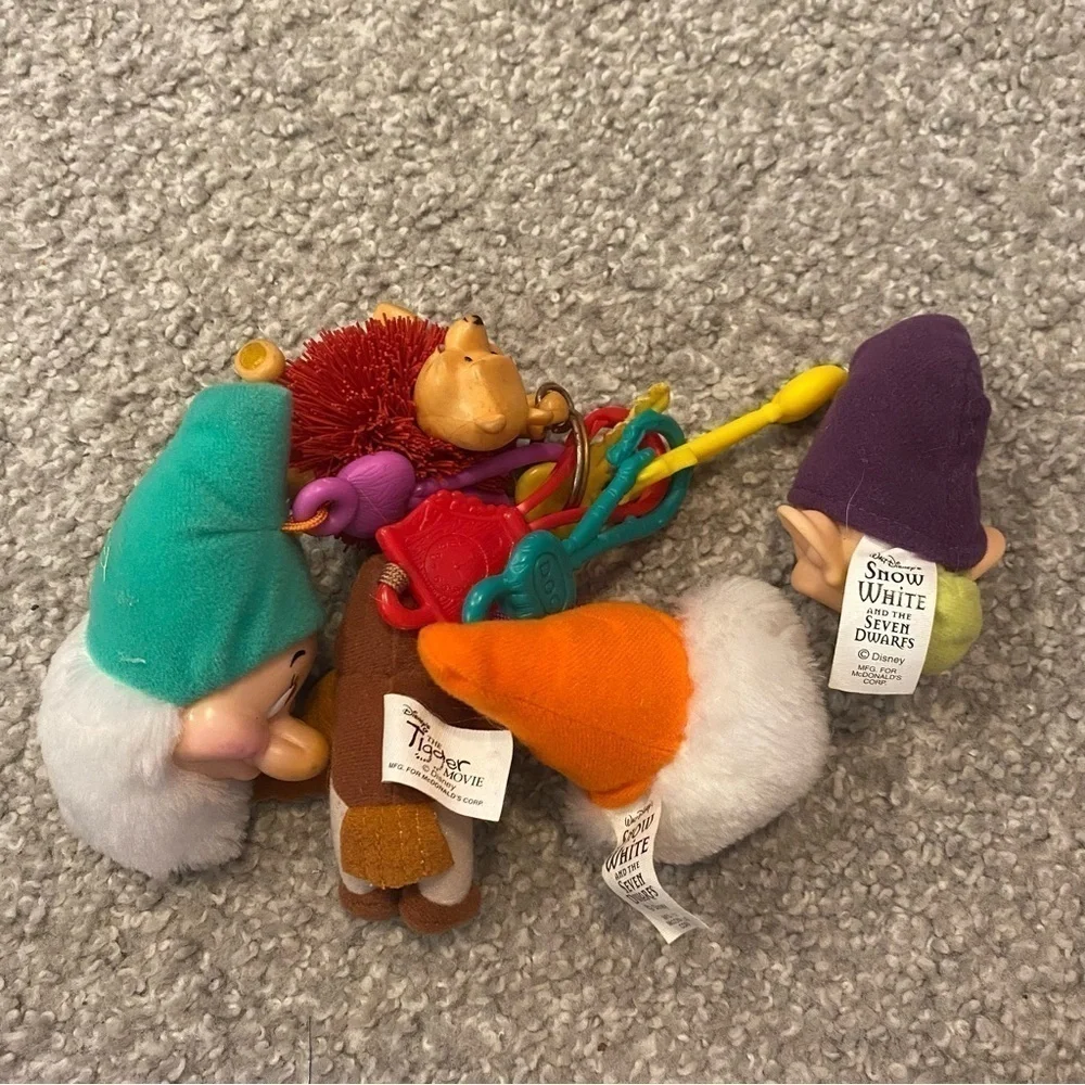 Vintage Snow White Seven Dwarfs Winnie the Pooh Owl 90s Keychain Bundle Lot